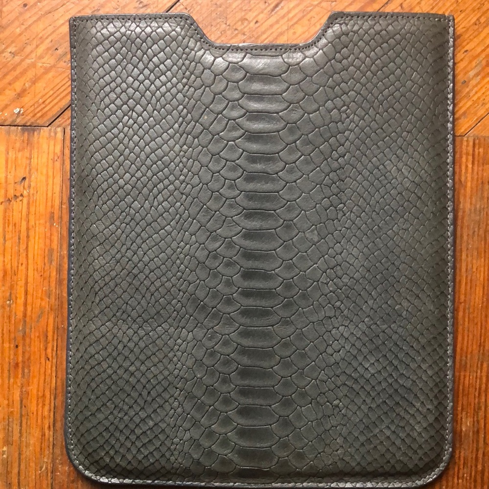 Graphic image New York python leather iPad case